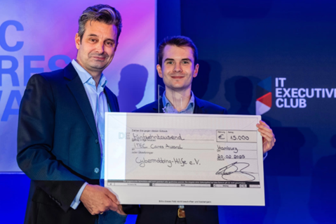 LRS’ Leo Kaltenhauser and Lukas Pohland of Cybermobbing-Hilfe e.V. (photo)